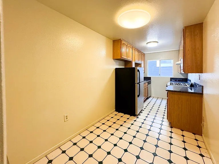 4623 Prospect Ave #3 — Photo 2