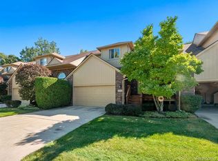 2033 Rochelle Run, Rochester, MI 48309