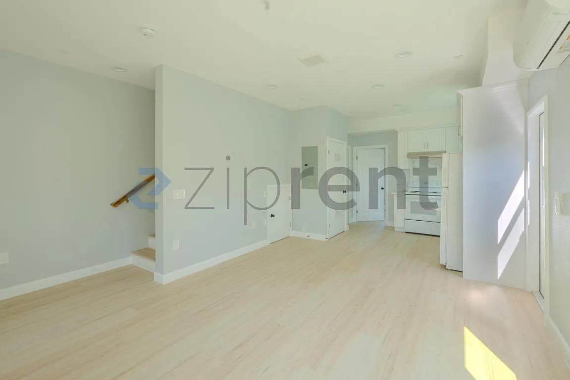 3 bed, 1200 sqft, $3,100 — Photo 3