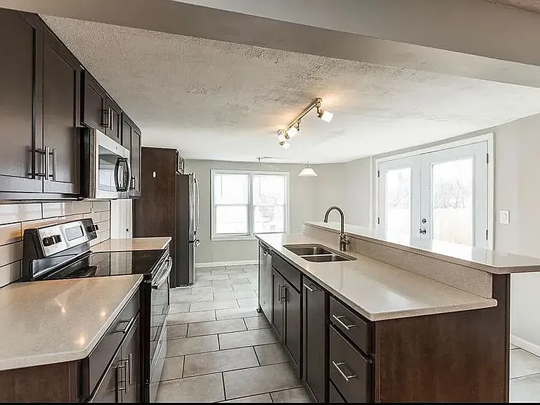 676 Headley Ave — Photo 6