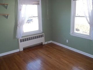 5th image of 978 N 1st St