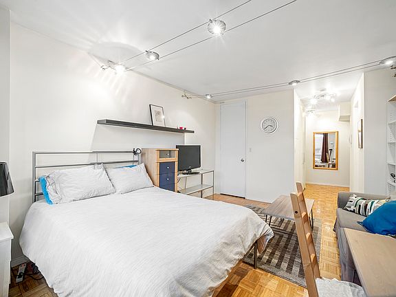 2nd image of 393 W 49th St #4LA
