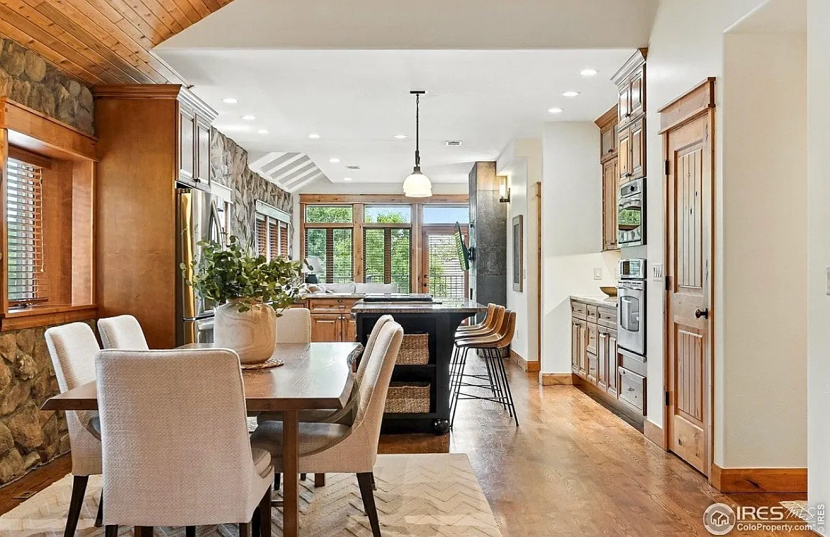 5 bed, 4638 sqft, $10,000 — Photo 4
