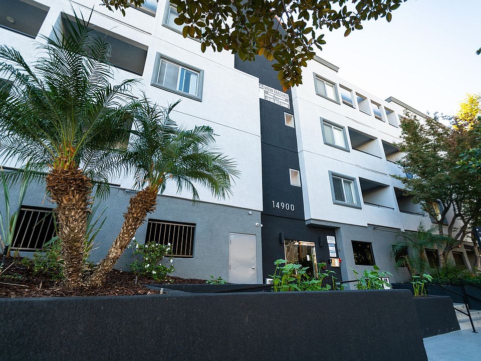 1st image of 14900 Moorpark St APT 307