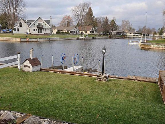 5th image of 476 Ottawa Ln