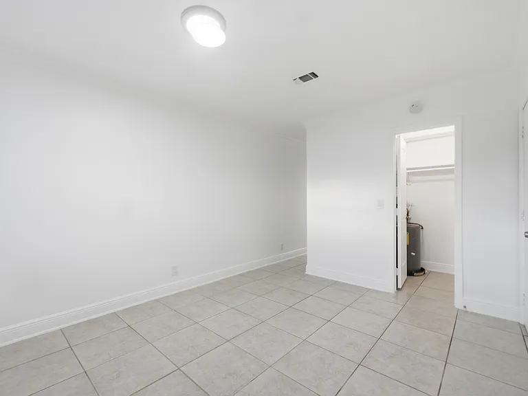 1140 NE 9th Ave #18 — Photo 13