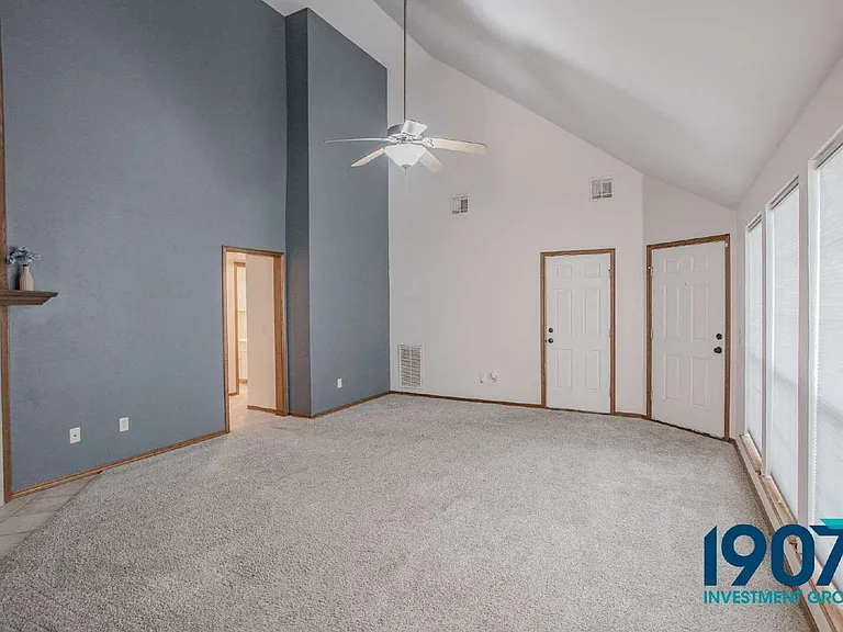 2508 Tyler Ln — Photo 5
