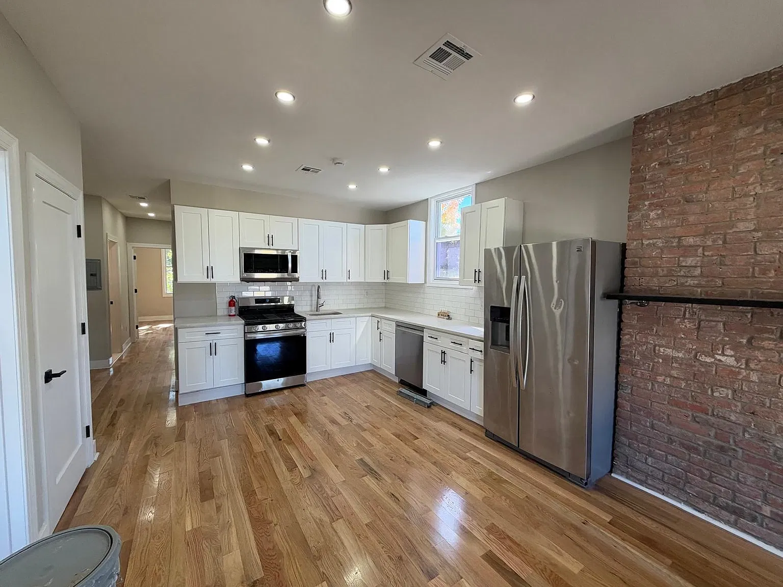 3 bed, 2.0 bath, $2,900 — Photo 3