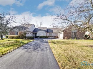 24 Wolf Ridge Dr, Holland, OH 43528