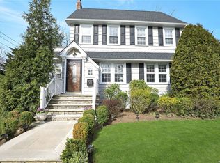 51 Rider Ave, Malverne, NY 11565