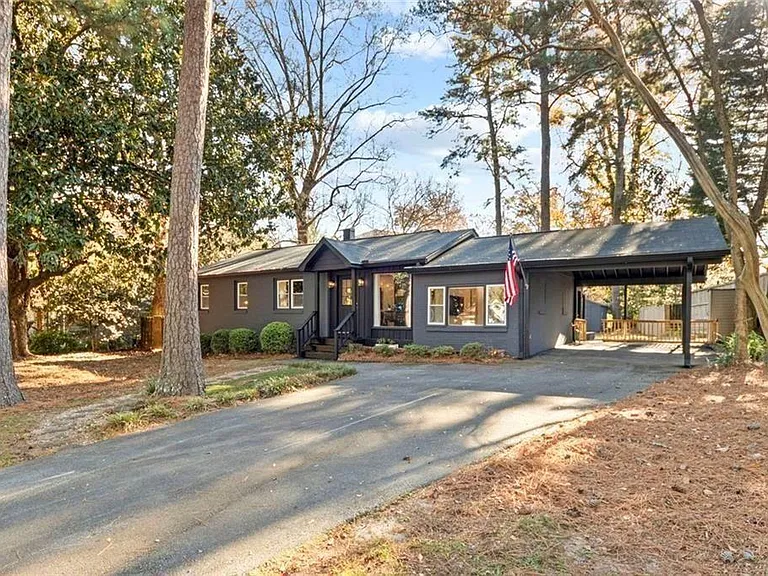 1333 Victor Rd NE — Photo 1