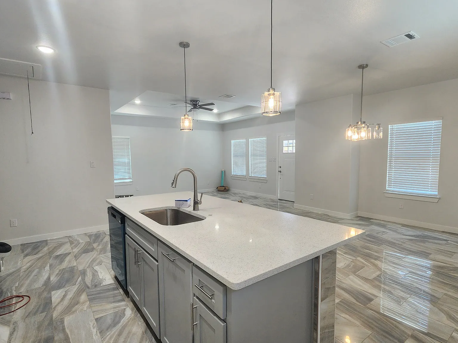 3 bed, 1299 sqft, $1,910 — Photo 4