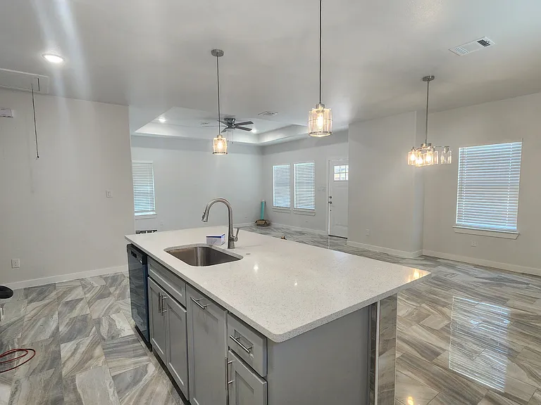 313 Clarence St #315 — Photo 3