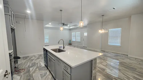 313 Clarence St #315 Photo 1