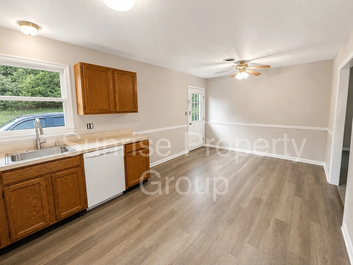 3 bed, 1232 sqft, $1,795 — Photo 2