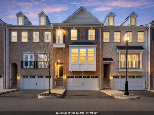 5 Creekside Ct, Secaucus, NJ 07094