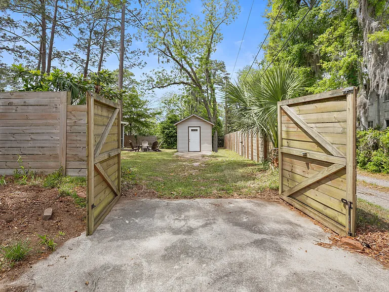 1650 E Duffy St — Photo 36