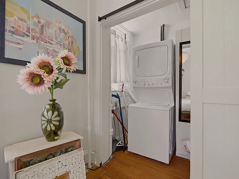 67 Perry St #5 — Photo 5