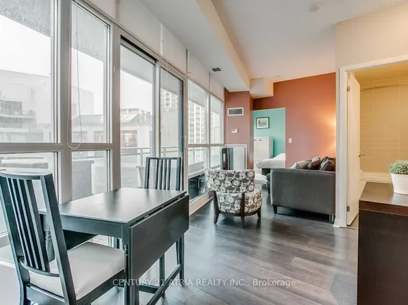 15 Bruyeres Mews #805, Toronto, ON M5V 0A7