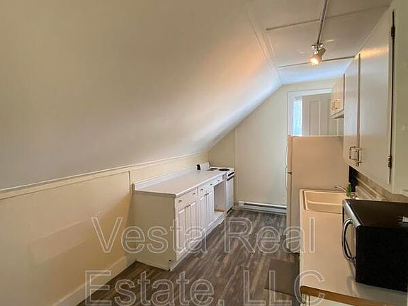 3rd image of 1006 N Roosevelt Ave #1006