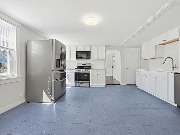 3rd image of 16 Patterson St