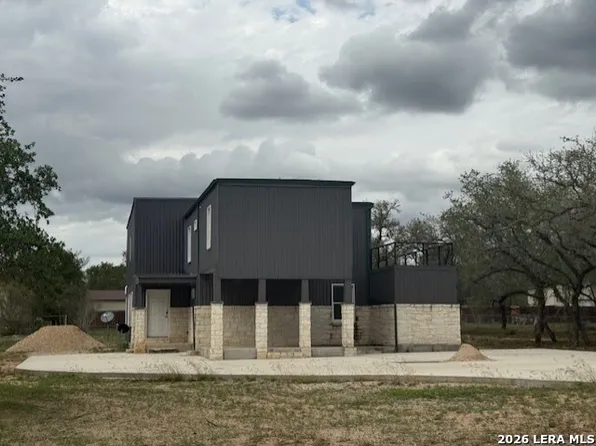 174 Red Fox, Poteet, TX 78065