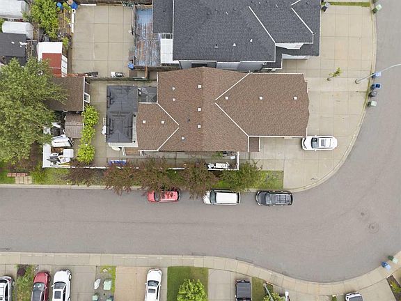 2nd image of 290 NE Valleyview Ct SE