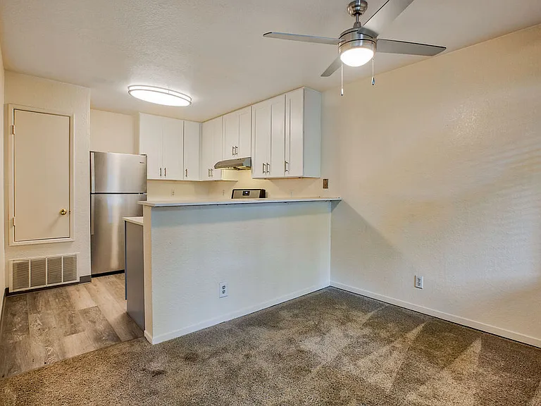 Willow Glen Apartments — Photo 9