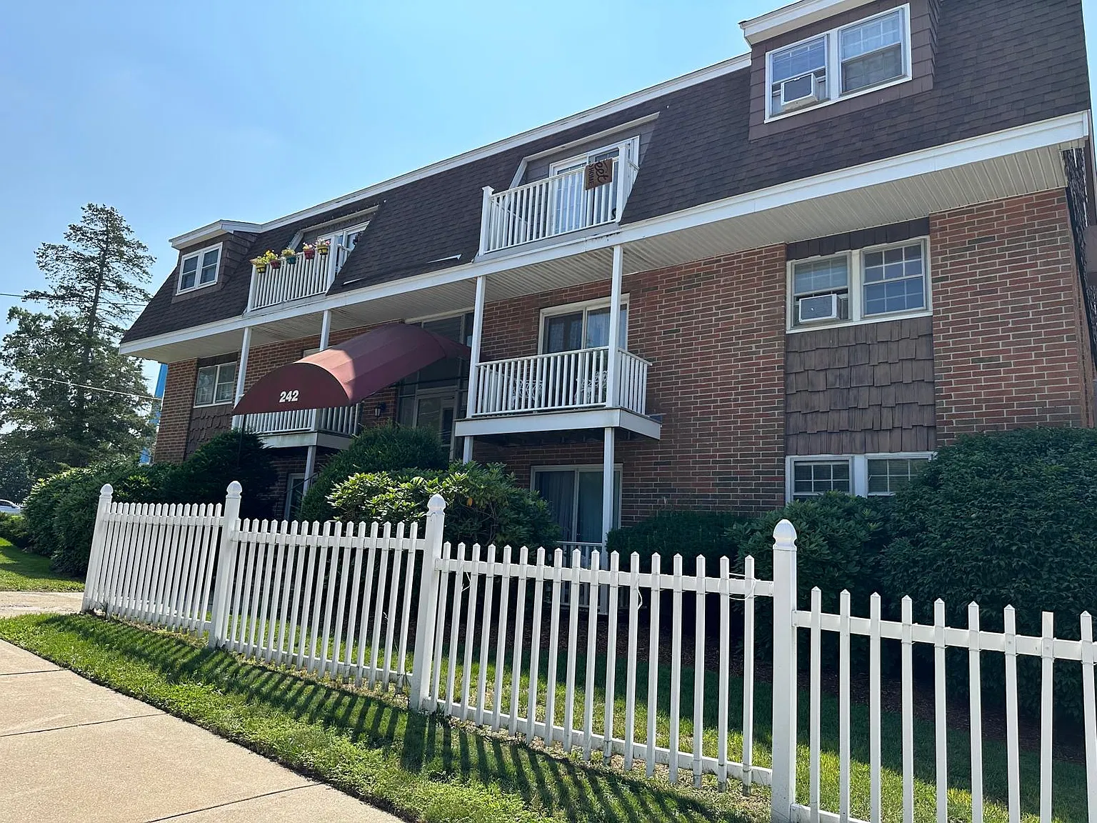 2 bed, 670 sqft, $1,800 — Photo 4