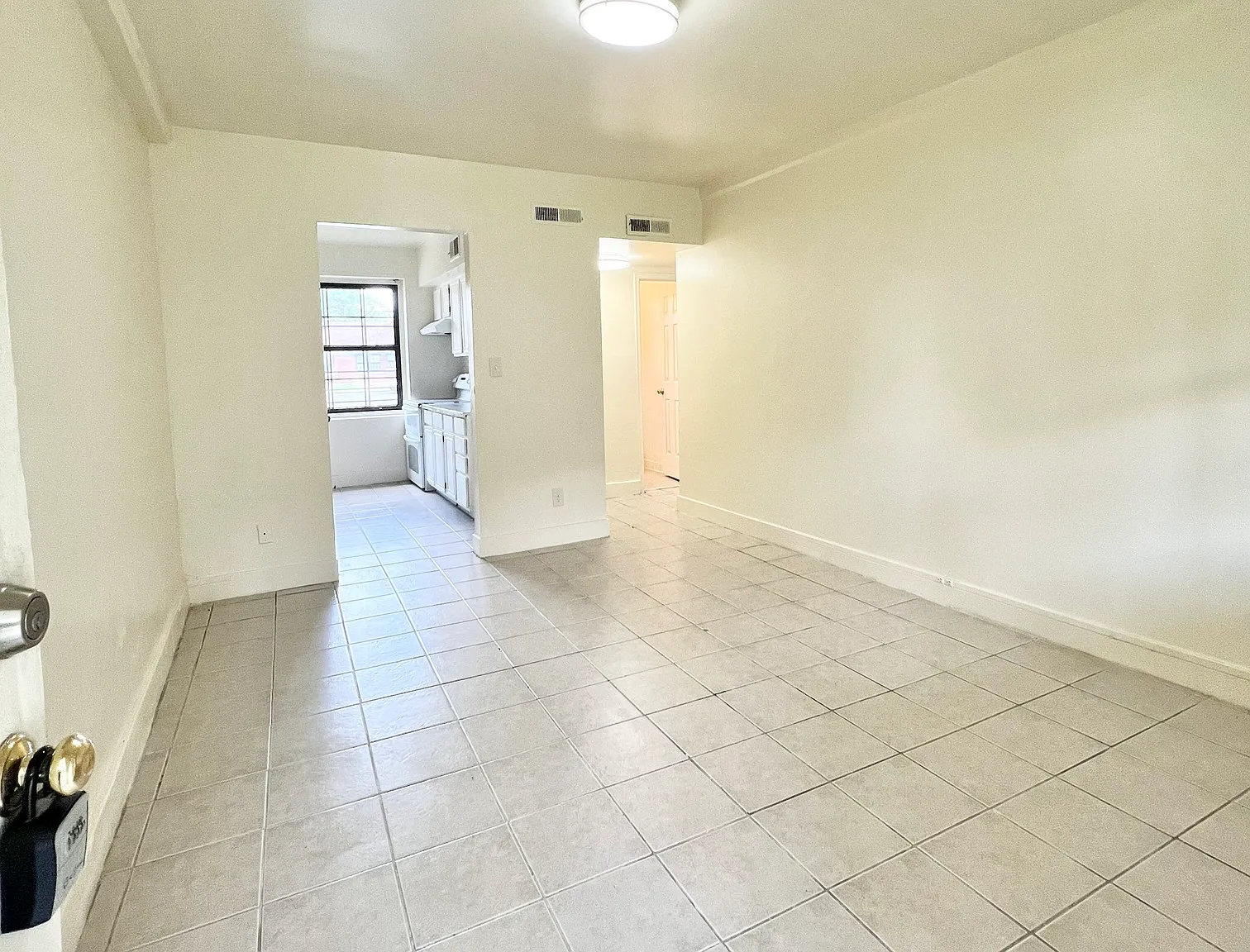 38 College Court - 38 — Photo 3