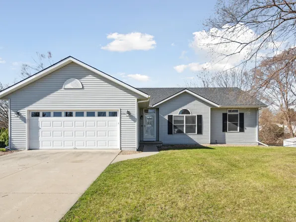 736 Lake Shore Dr, Nevada, IA 50201