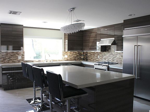 3rd image of 227 S Bel Aire Dr