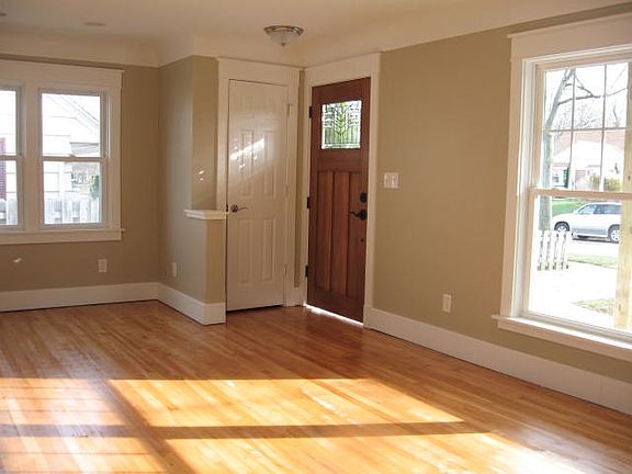 3rd image of 2201 Audobon Dr SE