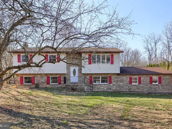914C Alexander Spring Rd, Carlisle, PA 17015