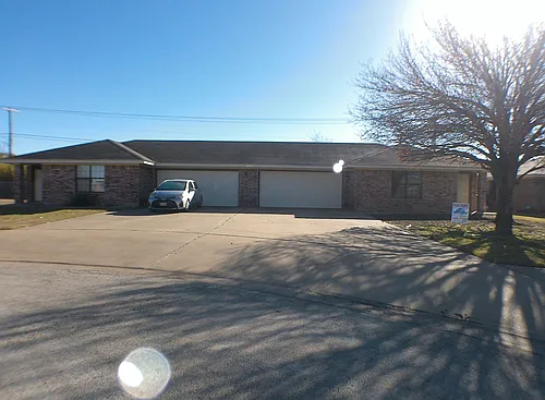 912 McDaniel Cir Photo 1