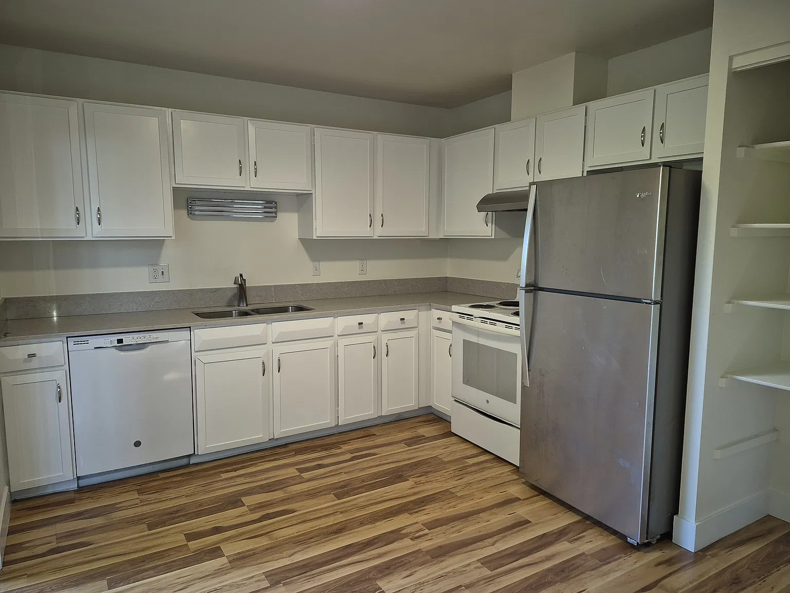 3 bed, 1800 sqft, $1,950 — Photo 2