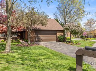 3144 E Gatehouse Dr SE, Grand Rapids, MI 49546