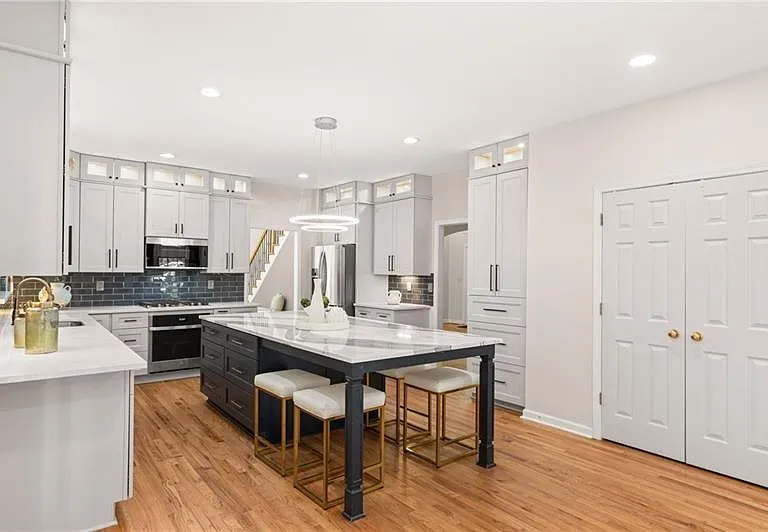 1235 Longpointe Pass — Photo 36
