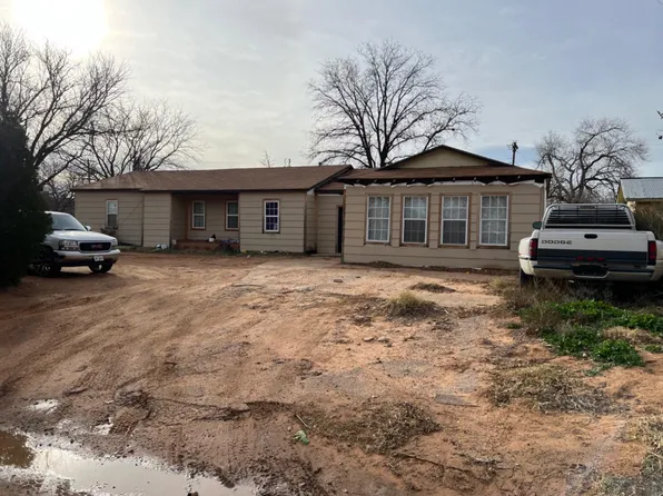 910 S Hockley Ave, Sundown, TX 79372