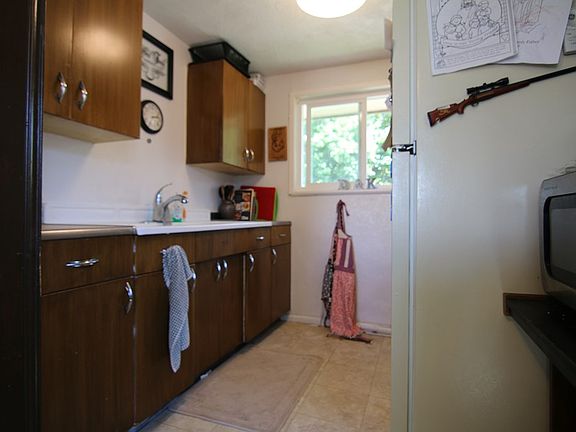 5th image of 620 Winston Ave