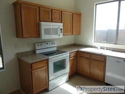 4th image of 16910 S Cedarwood Ln