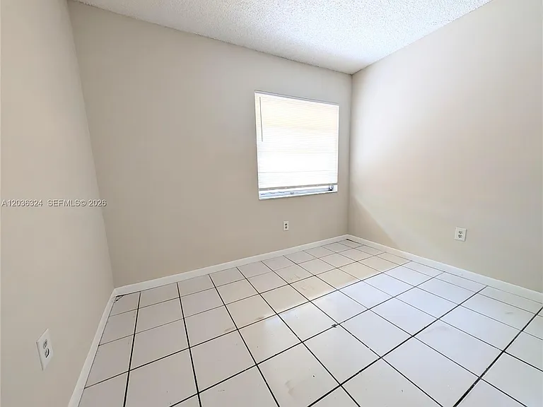58 SW 14th Ter — Photo 14