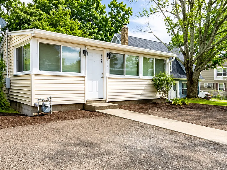 27 Nickerson Rd — Photo 1