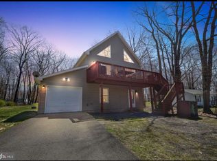 3138 Wintergreen Ln, Pocono Summit, PA 18346