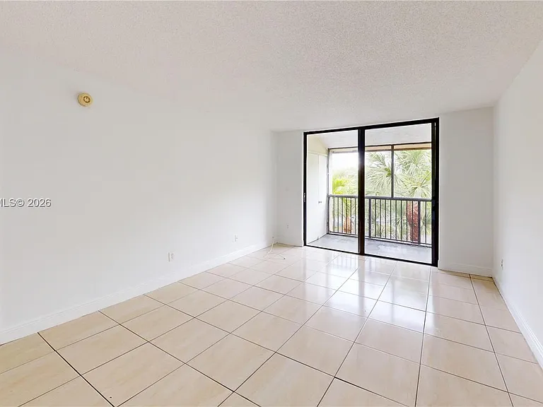 14201 N Kendall Dr #401D — Photo 6
