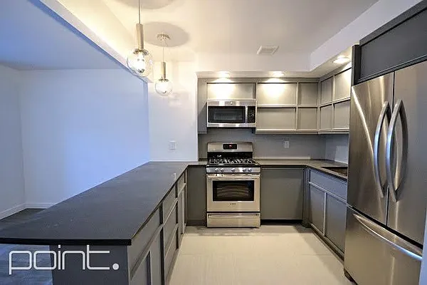 Rented by Point NYC | media 41