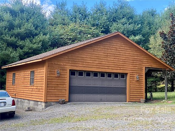 5th image of 242 Green Meadow Ln