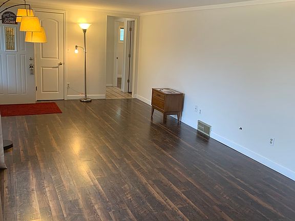 3rd image of 33 Jordan Dr