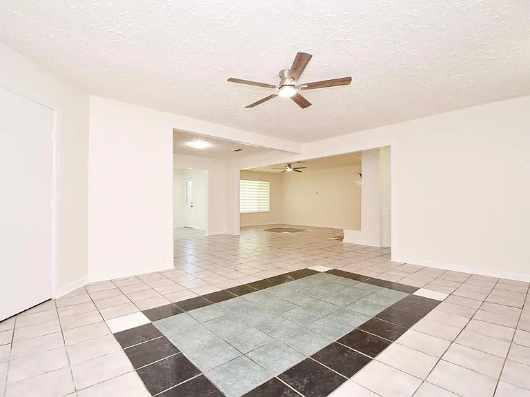 16823 Cobble Ridge Dr — Photo 9