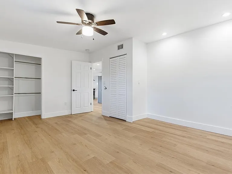 327 Sunny Ln — Photo 21